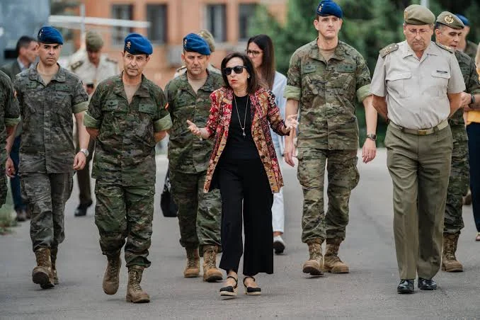 La UMT denuncia que defensa y hacienda aún no han autorizado el aumento de las dietas por alojamiento en época estival para los militares comisionados, pese a que en 2025 ya estaba en vigor desde el 1 de junio